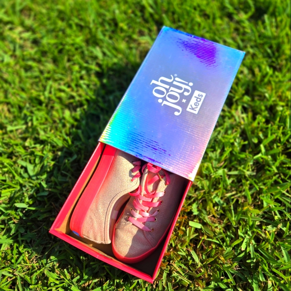 Women's Gold Glitter Sneakers with Pink Soles And Ombre Laces – Size 7.5